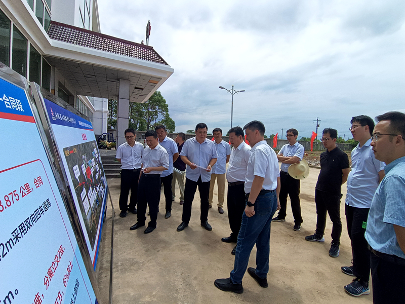 省鐵投公司副總經(jīng)理、蕪銅公路公司、皖江公司董事長劉允超一行到銅商高速項(xiàng)目調(diào)研指導(dǎo)工作1