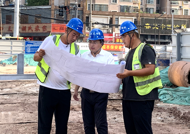 公司黨委書記、董事長錢申春到機場S1線先行段調研安全生產(chǎn)工作